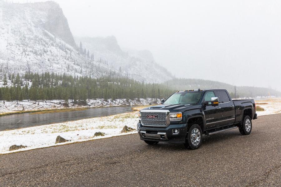  GMC Sierra 2500 HD Denali Crew Cab 2016 года  (фото 8 из 11)